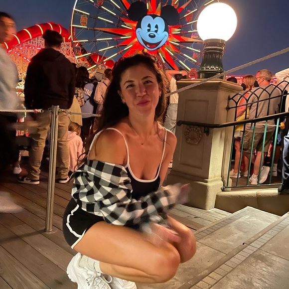 Meet your Posher, Lindsey - Picture 1 of 1